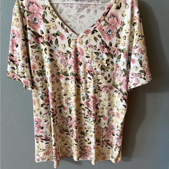 Michelle Mae Tops - Michelle Mae Floral Short Sleeve Top - Cream and Pink Size 1x